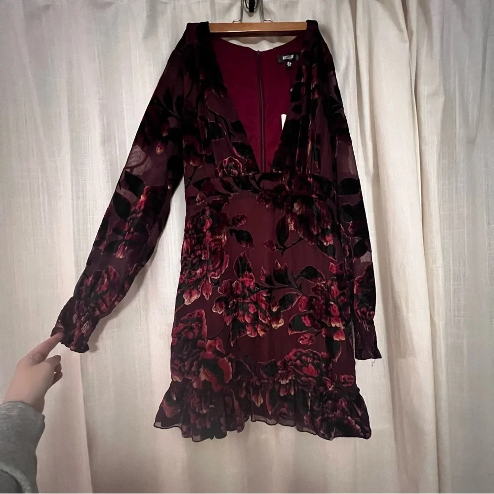 NWT Missguided Devore V Neck Tea Dress Floral Size 4 Red Ruffle Plunge - Picture 12 of 16